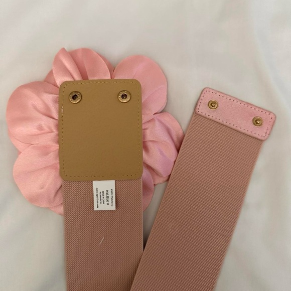 Light pink statement satin flower wide elastic waistband belt - Picture 7 of 8